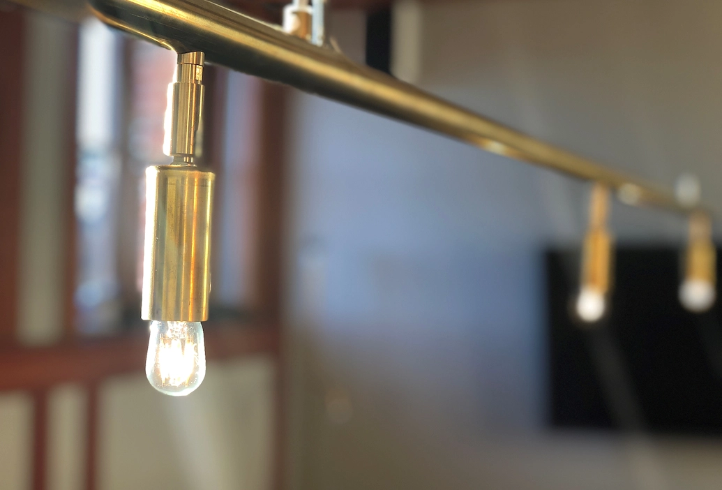 En närbild på lampor i taket från Styrelserummet på Best Western Gustaf Wasa Hotel.