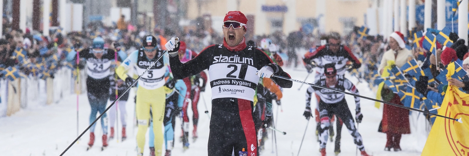 En skidåkare som precis gått i mål i Vasaloppet.